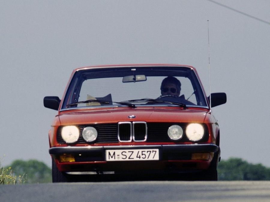 BMW 524td 1983 года  (фото 2 из 16)
